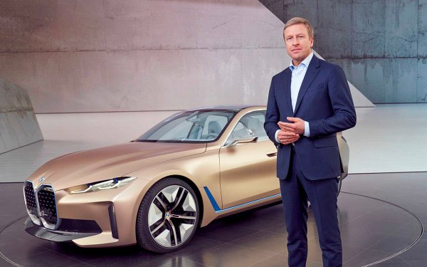 Той е роден в Хайделберг  на 7 февруари 1964 г. и завършва машинно инженерство в Дармщат. Оливер винаги е работил в групата BMW, към която се присъединява през 1991 г., за да поеме във времето все по-големи отговорности в планирането на нови модели и развитието на технологиите. 

Бил е ръководител на завода Oxford Mini от 2007 до 2008 г., вицепрезидент с отговорност за техническата област от 2012 г. и за продуктовата стратегия от 2015 г. Това е годината, от която той заема място в борда на компанията със задачата да наблюдава глобалните производство, като се имат предвид познанията му за реалностите в Китай и Съединените щати . 
Той става главен изпълнителен директор на BMW Group на 16 август 2019 г. 

Плюсове: пряк опит в производствените процеси, със силна способност за оптимизиране на разходите и увеличаване на печалбите също чрез лектрически автомобили. 

Минуси: никога не е имал възможността да се справи с проблемите, свързани с универсалните производители, т.е. производството на нелуксозни, мащабни модели.